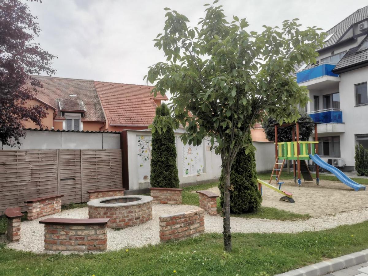 Szabo Lux Apartman Sárvár Exterior foto
